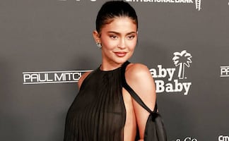 Kylie Jenner arrasa con vestido de látex negro junto a su mejor amiga