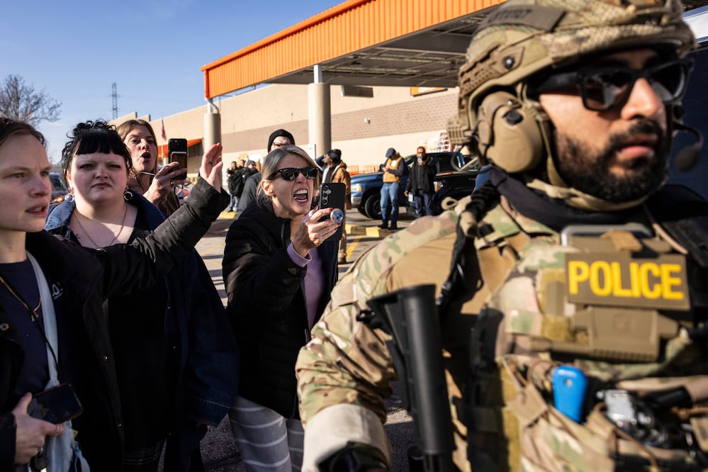 “NICE officers”: la estrategia de Trump para suavizar las críticas contra la agencia migratoria del ICE. Foto: Ashlee Rezin/Chicago Sun-Times via AP