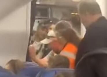 Avión aterriza de emergencia en Denver por pasajera atrapada en el baño