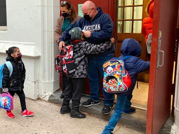 Gobierno de Estados Unidos quiere vuelta al colegio pese a ómicron