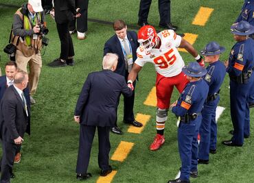 Trump se convierte en el primer presidente de Estados Unidos en asistir a un Super Bowl