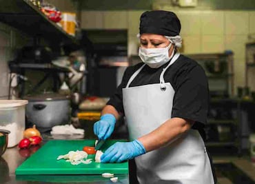 Empresa de Canadá busca mexicano para trabajar como cocinero; paga $30 mil pesos por mes