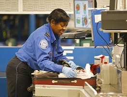 Así es el filtro de seguridad que debes pasar en los aeropuertos de EU