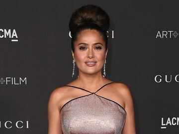 Salma Hayek deslumbra con vestido de raja en Los Ángeles
