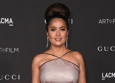 Salma Hayek deslumbra con vestido de raja en Los Ángeles