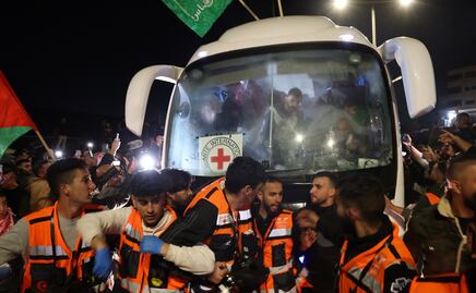 Después de que Hamás liberara a 17 rehenes, Israel entregó 39 presos palestinos