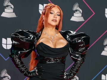 Christina Aguilera se transforma e impacta con ajustado vestido en los Latin Grammy