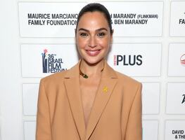 Gal Gadot impresiona con inusual falda transparente y desata reacciones