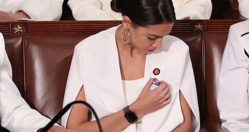 Las "mujeres de blanco" que opacaron el llamado de Trump