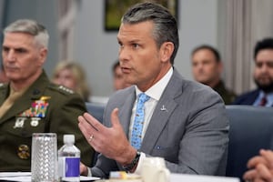 Pentágono avala pruebas de “rayo de calor” en la frontera con México: así funciona el arma que provoca ardor intenso