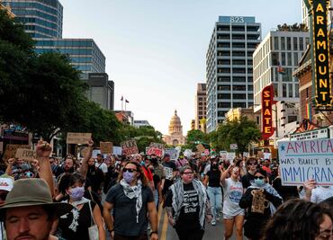Protestas por redadas migratorias estallan en Texas; enfrentamientos y detenciones en Austin y Dallas
