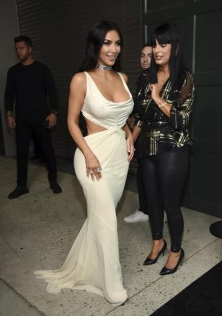 Kim Kardashian 'altera' Nueva York con vestido braless