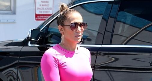 Jennifer Lopez cautiva Miami con figura atlética en leggings