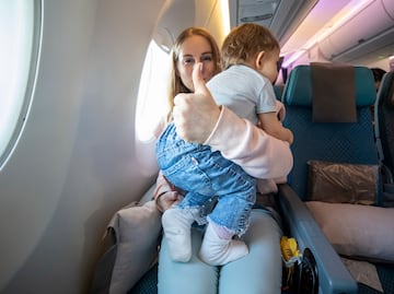¿Cómo prevenir las crisis nerviosas y llanto de los niños en un vuelo? Esto dice un asistente