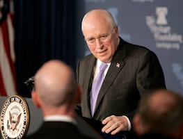Muere Dick Cheney, rival político de Trump; la Casa Blanca ondea bandera a media asta