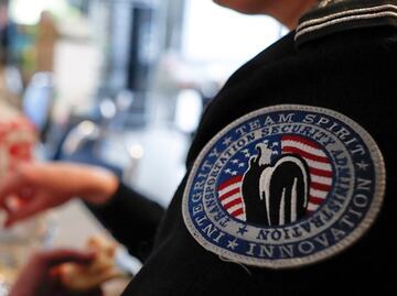 Suspenden a oficiales por exhibición racista en aeropuerto de Miami