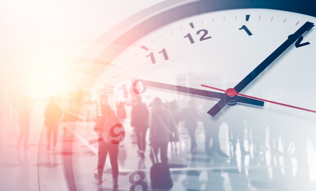 La discusión sobre la reducción de jornada laboral en México se hará en 2024. Foto: iStock-coffeekai