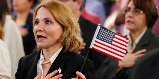 5 trámites que puedes iniciar tras recibir la ciudadanía de EU