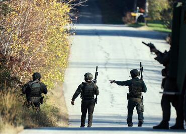 Búsqueda del autor de tiroteos en Maine se centra en el río, junto al que apareció su auto