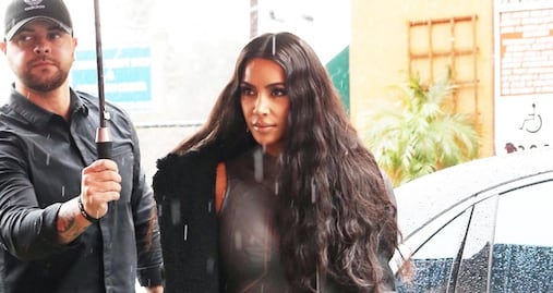 Kim Kardashian presume figura de impacto en bodysuit plateado