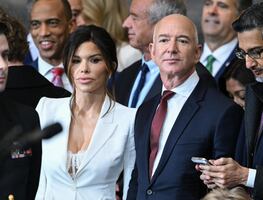 Lauren Sánchez, novia de Jeff Bezos, responde a críticas por mostrar su lencería en investidura de Trump