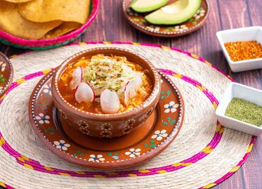 Pozole y cuatro comidas mexicanas más entre las 50 mejores sopas del mundo, según Taste Atlas