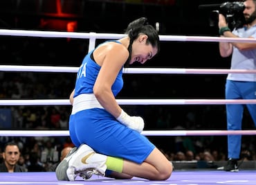 ¿Por qué la boxeadora italiana Angela Carini se retiró de pelea con Imane Khelif 46 segundos después de iniciar?