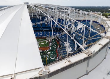 Milton daña techo del estadio de Rays e impide partido de pretemporada de NBA. IMÁGENES