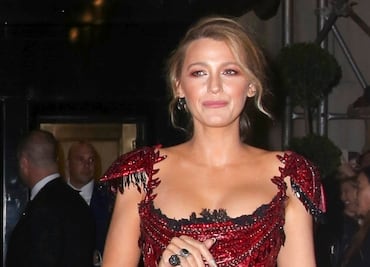 Blake Lively celebra su cumpleaños en la piscina con diminuto traje de baño