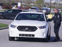 Suman 8 muertos tras tiroteo en FedEx de Indianápolis