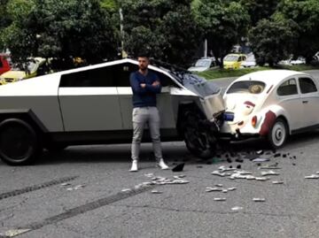 Vochito "destruye" Tesla Cybertruck en choque: “Lo de antes era mejor”. VIDEO