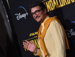 El gesto viral de Pedro Pascal: El actor baila 'La del moño colorado' en masiva protesta 'No Kings', en Los Ángeles