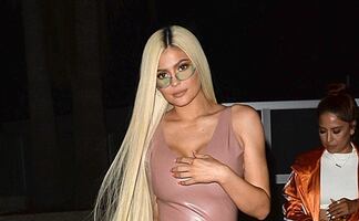 Kylie Jenner delinea su silueta con look ajustado en Los Ángeles