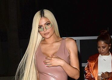 Kylie Jenner delinea su silueta con look ajustado en Los Ángeles