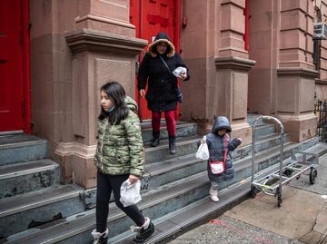 NY pide prepararse para la posibilidad de quedar recluidos en casa