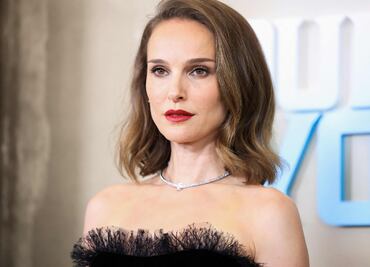 Natalie Portman trae de vuelta el icónico minivestido rojo en calles de Nueva York