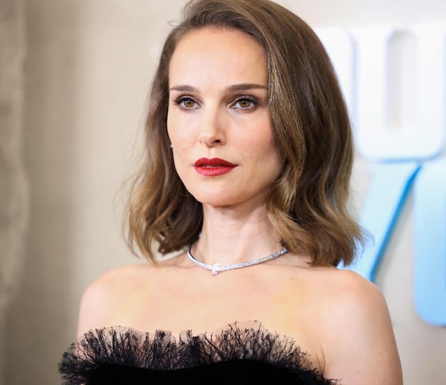 Natalie Portman trae de vuelta el icónico minivestido rojo en calles de Nueva York