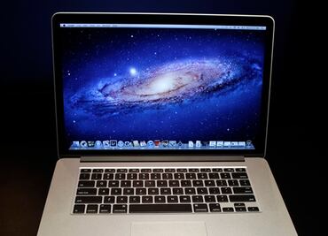 Prohíben modelo de MacBook Pro en vuelos por batería ‘riesgosa’