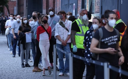 OMS avisa que vacunas no protegen completamente ante la ola de casos europeos