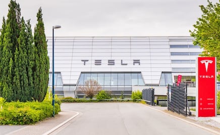 Tesla se desploma tras pelea entre Musk y Trump, pierde 140 mil millones de dólares en Wall Street