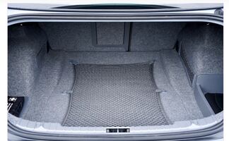 Madre coloca en cajuela de auto a su hijo que dio positivo a Covid