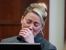 Amber Heard dice que quizo divorciarse de Johnny Depp porque temía por su vida