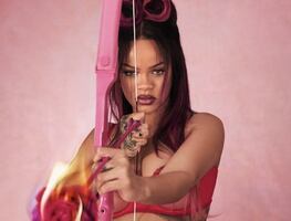 Rihanna ‘enciende’ Instagram en lencería negra y traslúcida para San Valentín