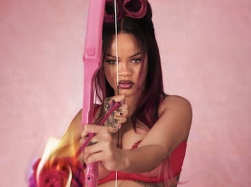 Rihanna ‘enciende’ Instagram en lencería negra y traslúcida para San Valentín