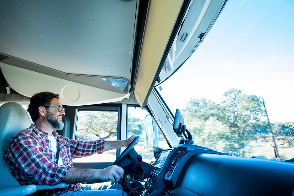 Crisis en el transporte mexicano: Choferes se van a EU, donde la paga es hasta 200% más que en México. Foto iStock / simonapilolla