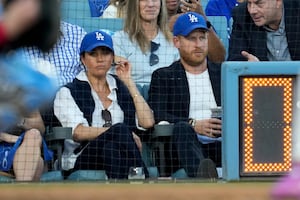 Abuchean a Harry y Meghan en plena Serie Mundial: la ‘kiss cam’ los expone ante miles de fans. VIDEO