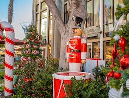 La Navidad llega a Downtown Disney District de Disneyland Resort