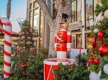 La Navidad llega a Downtown Disney District de Disneyland Resort