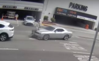 Arrollan a mujer que trataba de escapar de robo en Los Ángeles