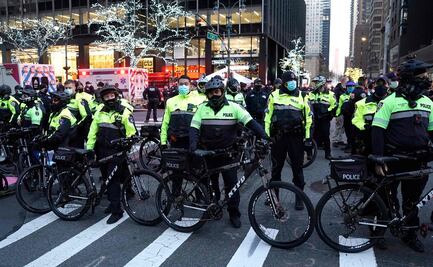 Nueva York obliga a policías y bomberos a vacunarse contra el Covid